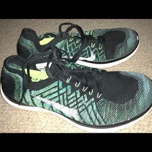 Women’s Nike flynit shoes